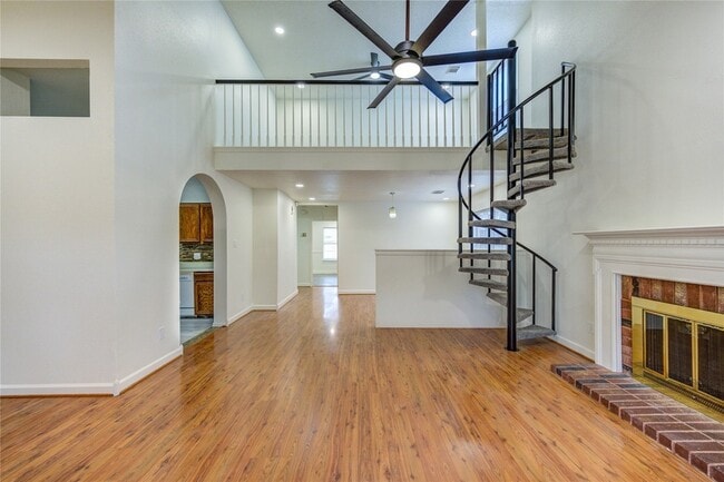 Building Photo - 16830 Scenic Gardens Dr