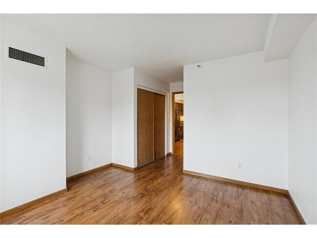 Building Photo - 78 10th St E