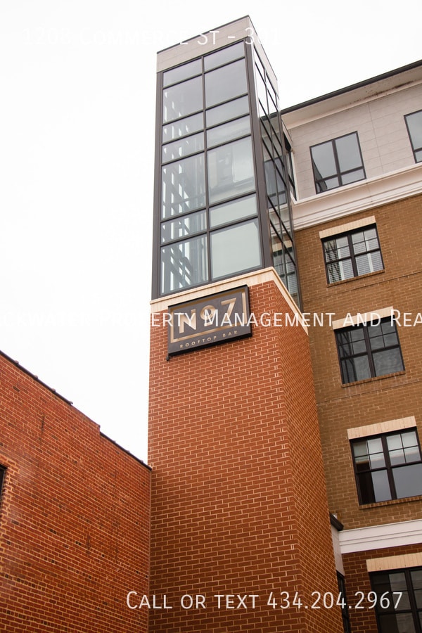 Building Photo - 1208 Commerce St