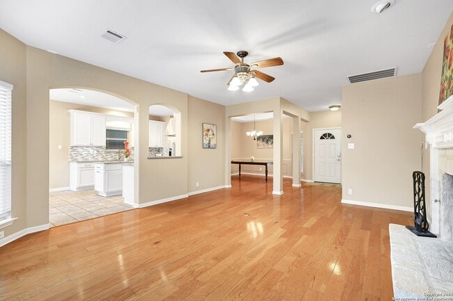 Building Photo - 5 Willow Heights Dr