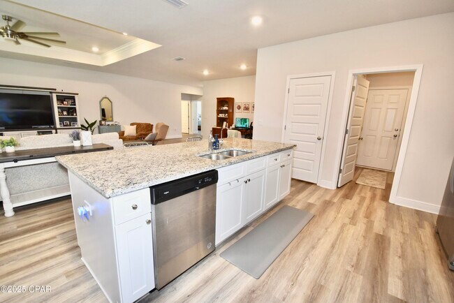 Building Photo - 4858 Sweetspire Dr