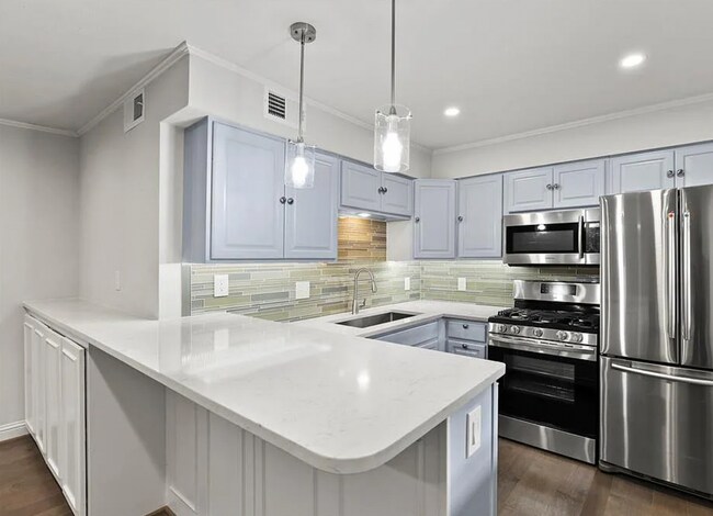 Building Photo - 7829 Royal Ln