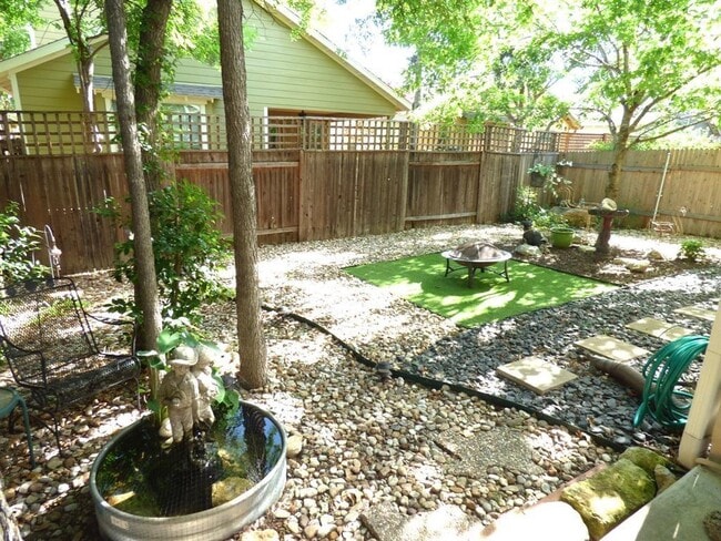 Building Photo - 2408 Amur Dr