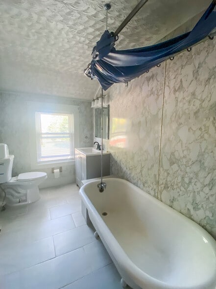 Building Photo - 8 Howe St