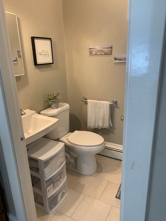 Building Photo - 167 Pleasant St