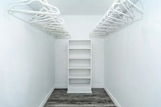 Building Photo - 4400 Memorial Dr