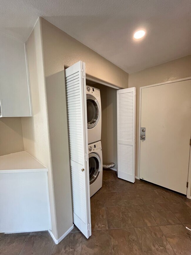 Building Photo - PICTURE PERFECT!  3 BR/3 BA END UNIT CONDO with DIRECT ACCESS 2 CAR GARAGE