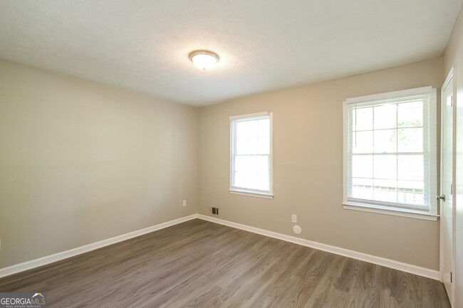 Building Photo - 2300 Leaf Land Dr