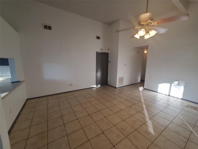 Building Photo - 16817 Village Oak Loop