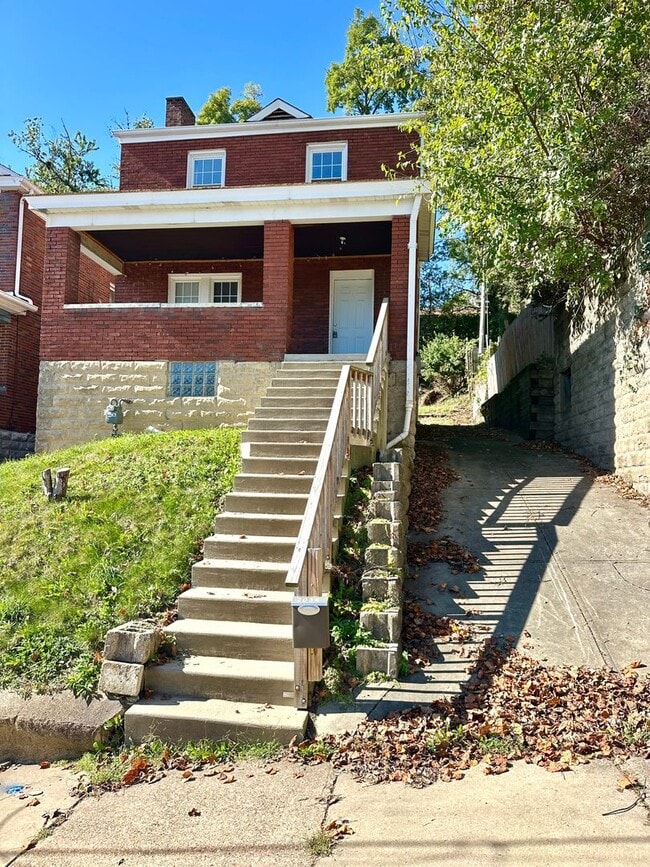 Building Photo - Updated 3 Bedroom, 1 Bath Home on a Quiet ...