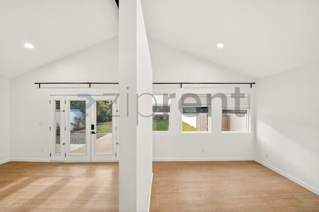 Building Photo - 2602 Deodar St