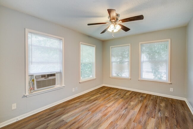 Building Photo - 206 Frawley St