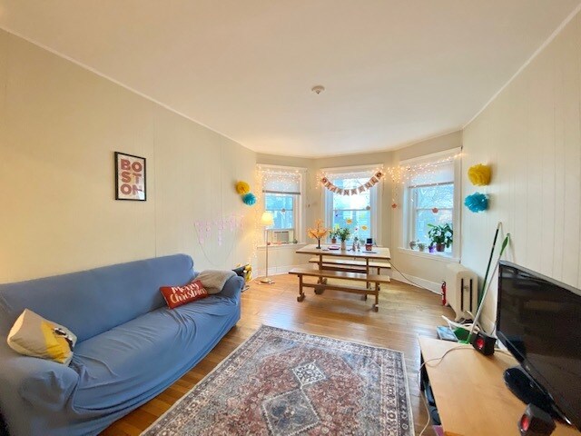 Building Photo - 170 Thorndike St