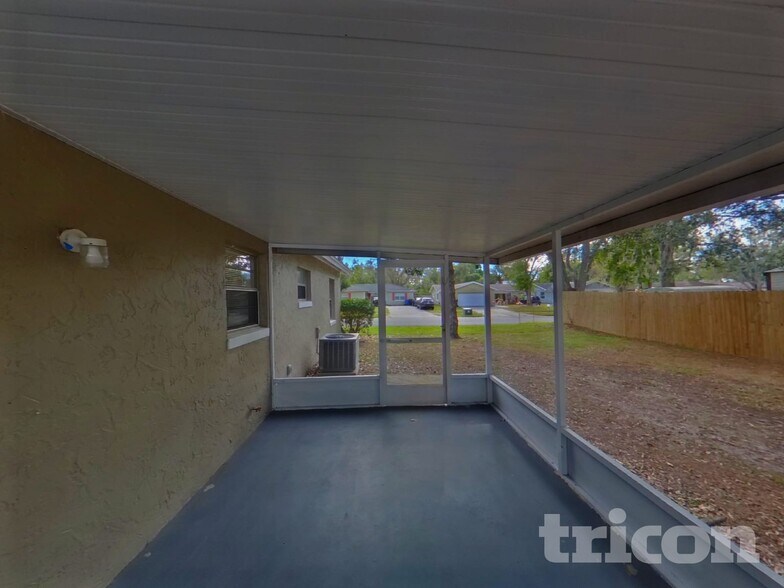 Building Photo - 1002 Saxon Ct