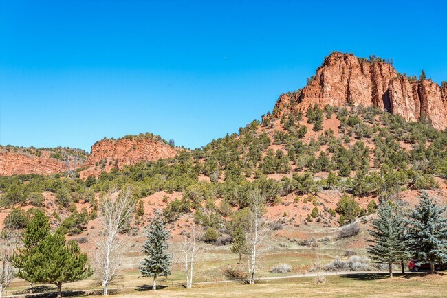 Building Photo - 106 Castle View Dr