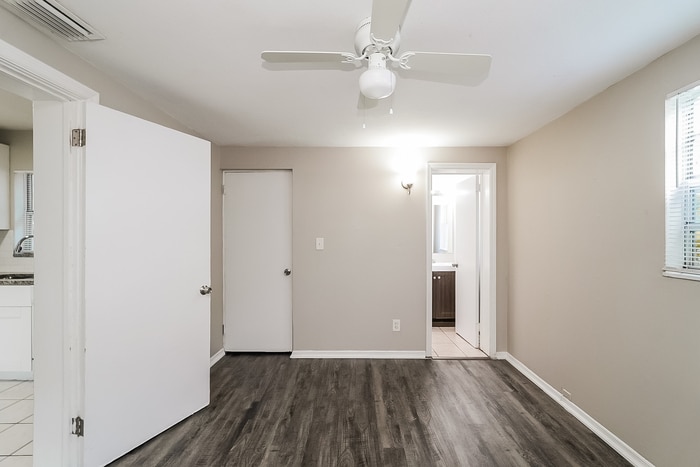 Building Photo - 4772 54th Ave N