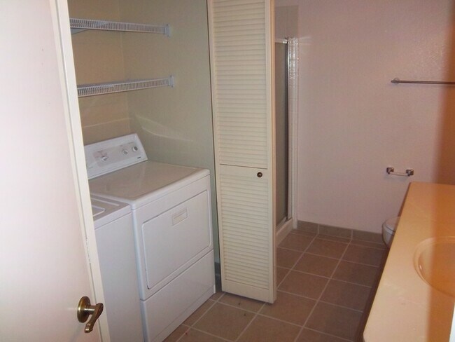 Building Photo - This amazing 2/3 with Den condo won't last!