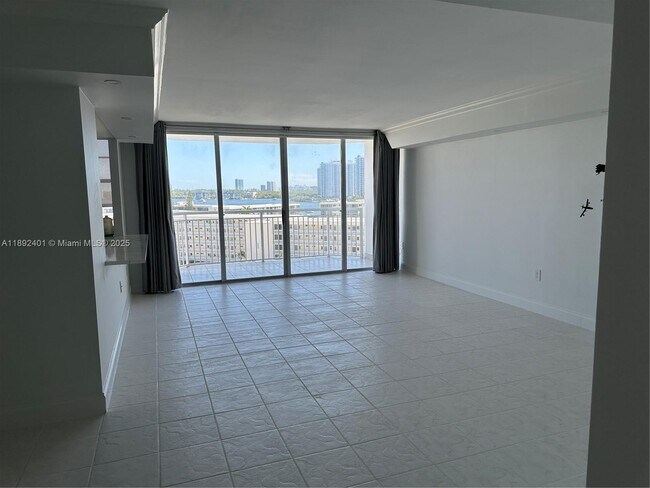 Building Photo - 18021 Biscayne Blvd