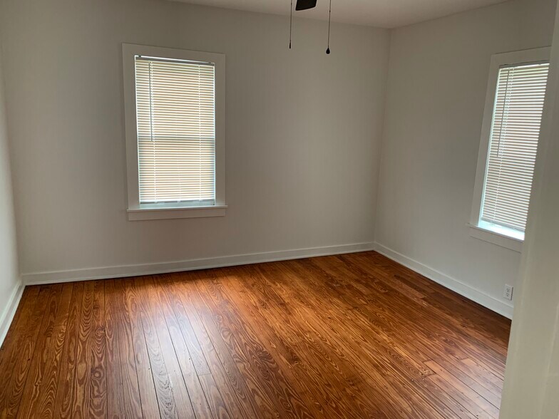 Building Photo - 1104 E 26th St