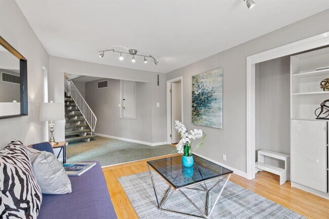 Building Photo - 30 Knollcrest Rd