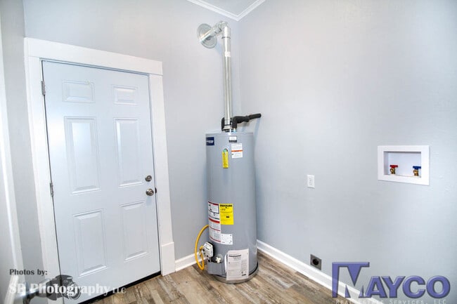 Building Photo - 448 Robinson Pl