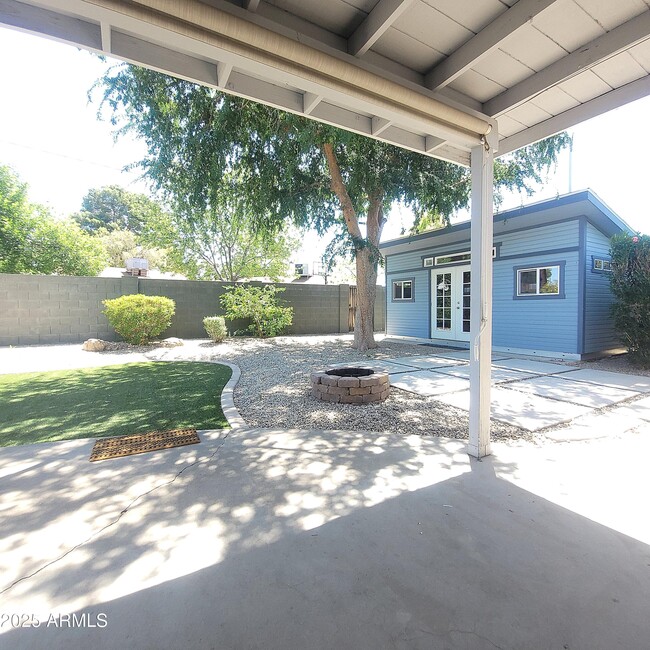 Building Photo - 7335 N 11th Pl