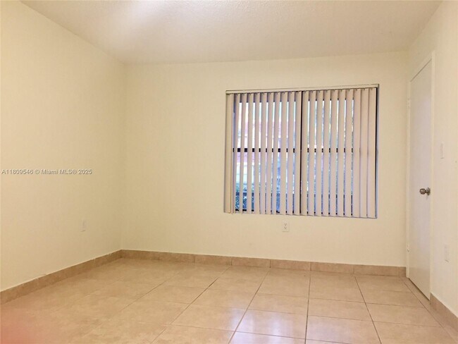 Building Photo - 10440 SW 156th Ct