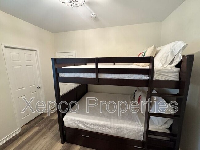 Building Photo - 80746 Diamondback Trail