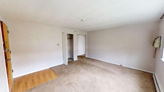 Building Photo - 8 Hickory Manor Dr