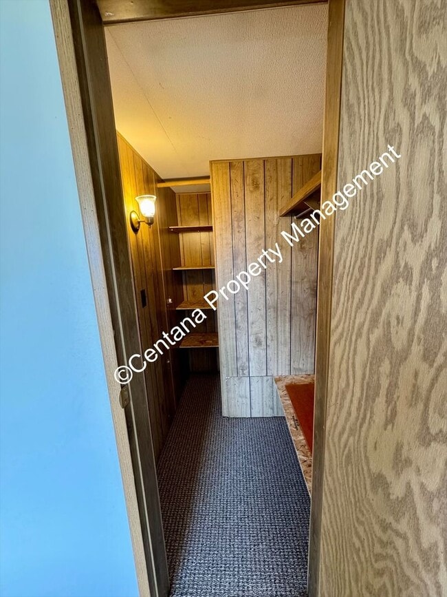 Building Photo - 3 bedroom 2 bathroom mobile home off of Co...