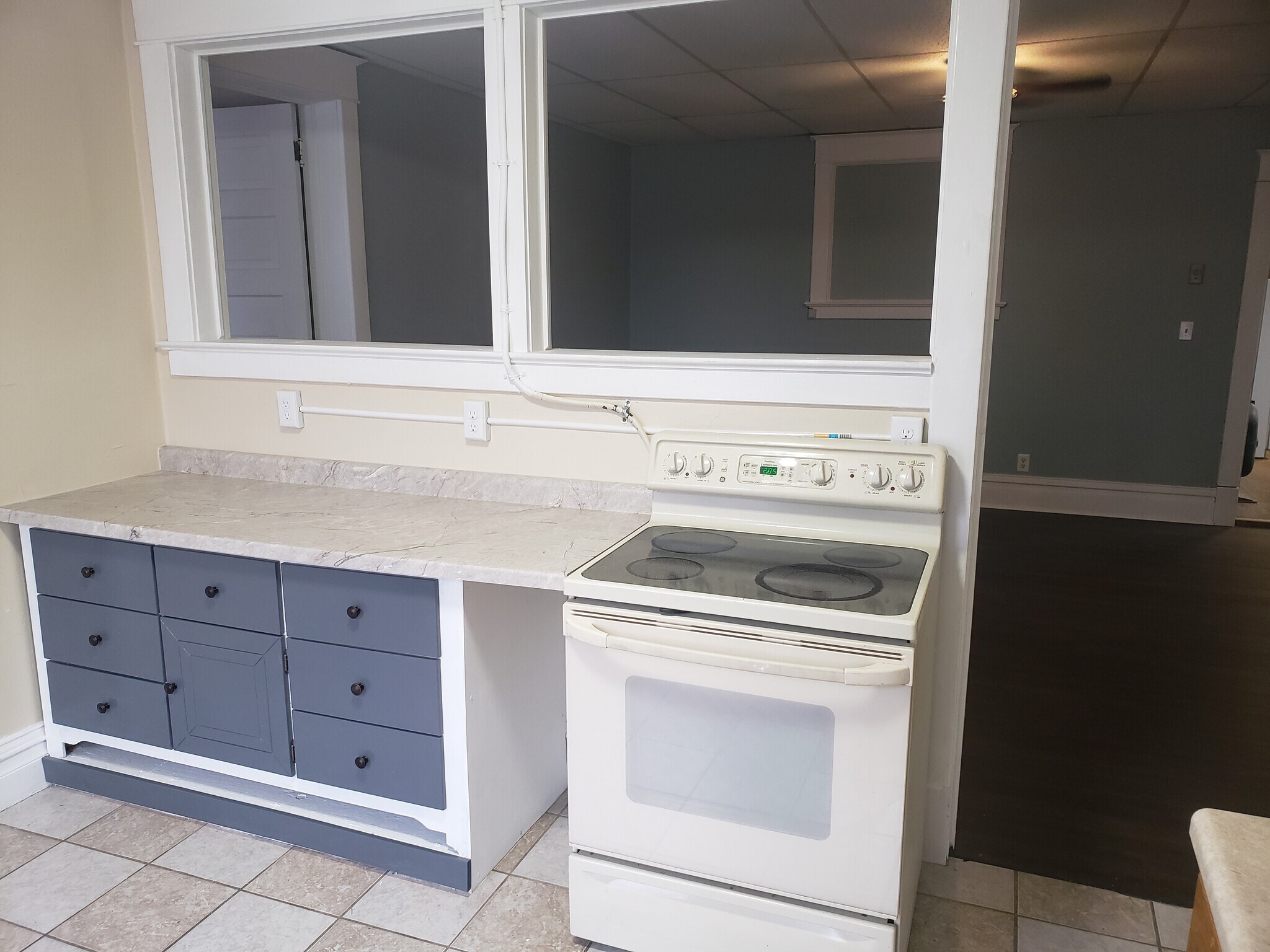 Building Photo - 9 Main St