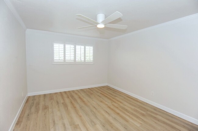 Building Photo - 3 Bedroom Townhouse - $2800/mo - ANNUAL RE...