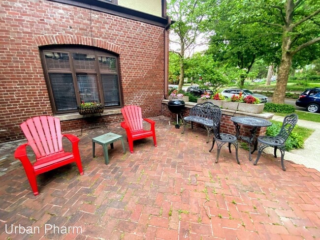 Building Photo - 201 Morris Ave SE