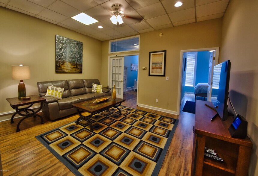 Building Photo - 30 N Front St