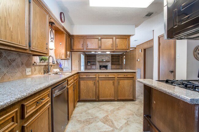 Building Photo - 1830 Baker Dr