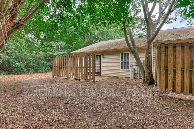 Building Photo - 111 Kelly Dr