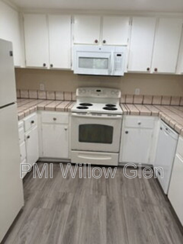 Building Photo - 7379 Tulare Hill Dr