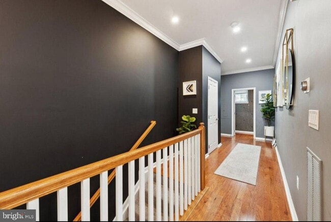 Building Photo - 401 Woodcrest Dr SE