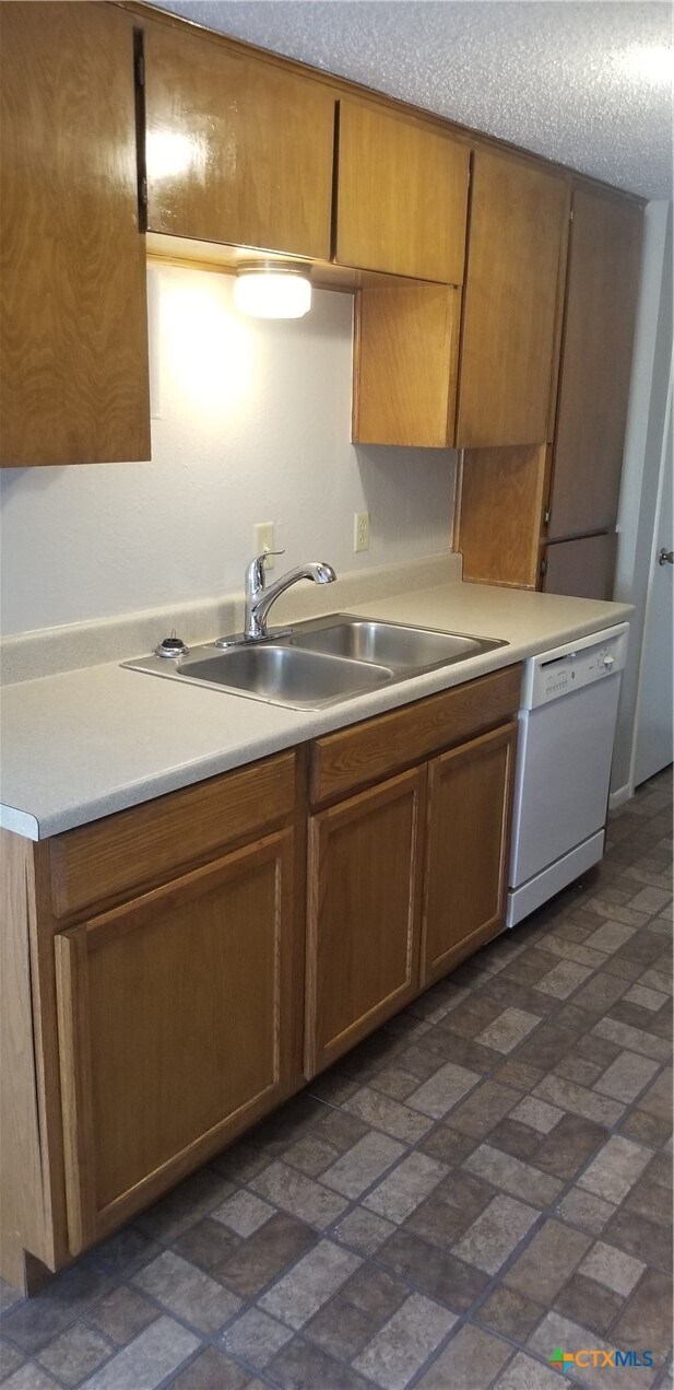 Building Photo - 1109 Wales Dr