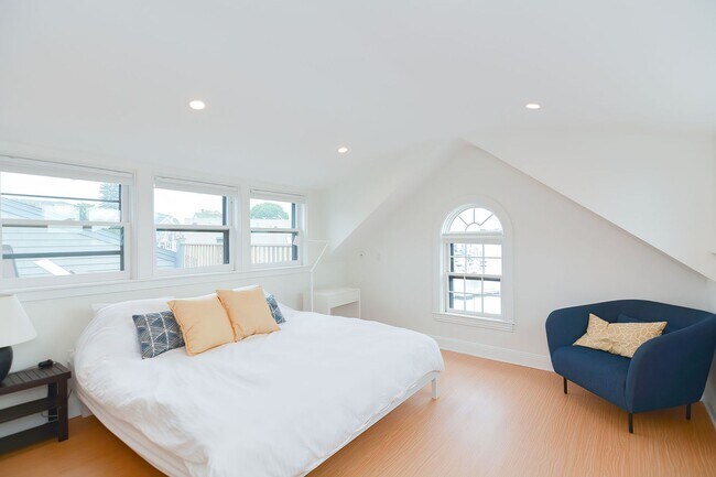 Building Photo - 37 Rocky Neck Ave