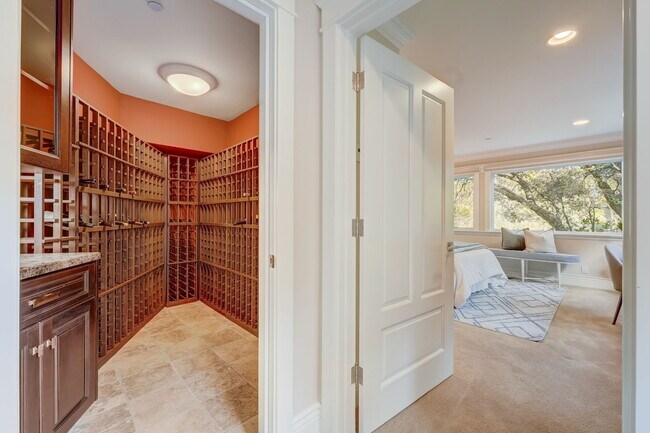 Building Photo - 140 Emerald Estates Ct
