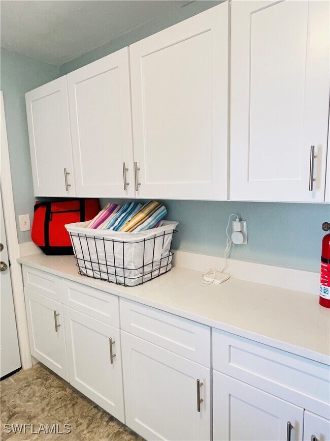 Building Photo - 5403 SW 3rd Ave