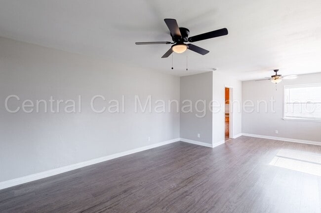 Building Photo - 3 Bedroom/1 Bath Home - $1795 per month!
