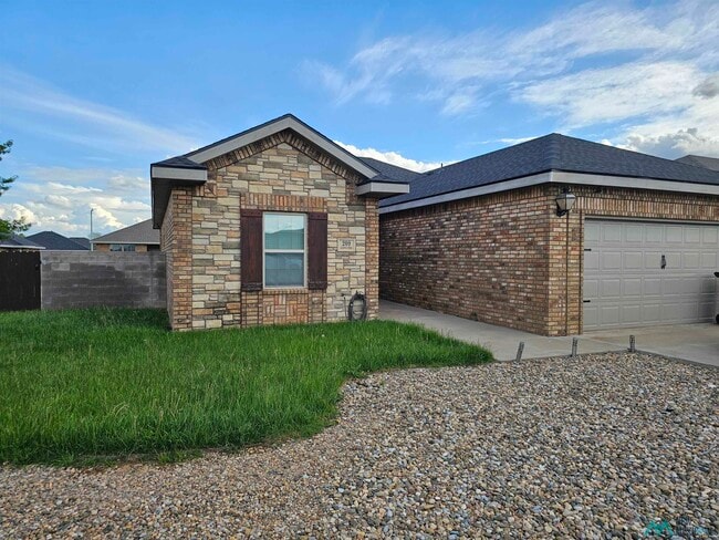 Primary Photo - 209 Almond Tree Ln