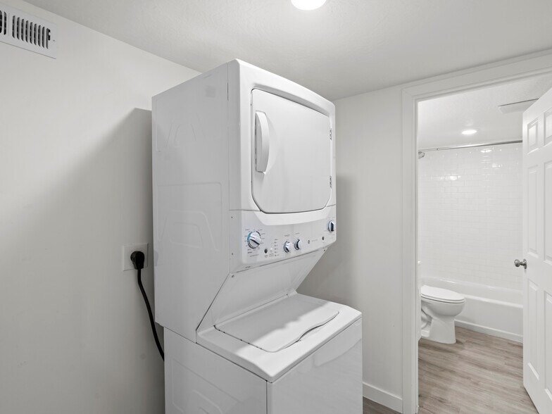 Building Photo - 915 E 1300 S