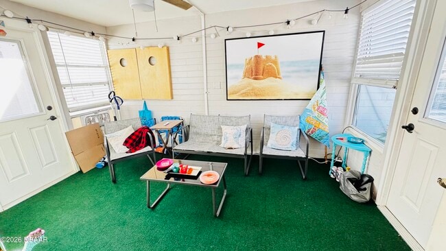 Building Photo - 921 N Wild Olive Ave