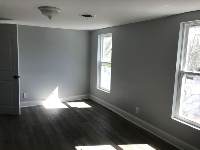 Building Photo - 1001 South 8th St, Lillington, NC  27546