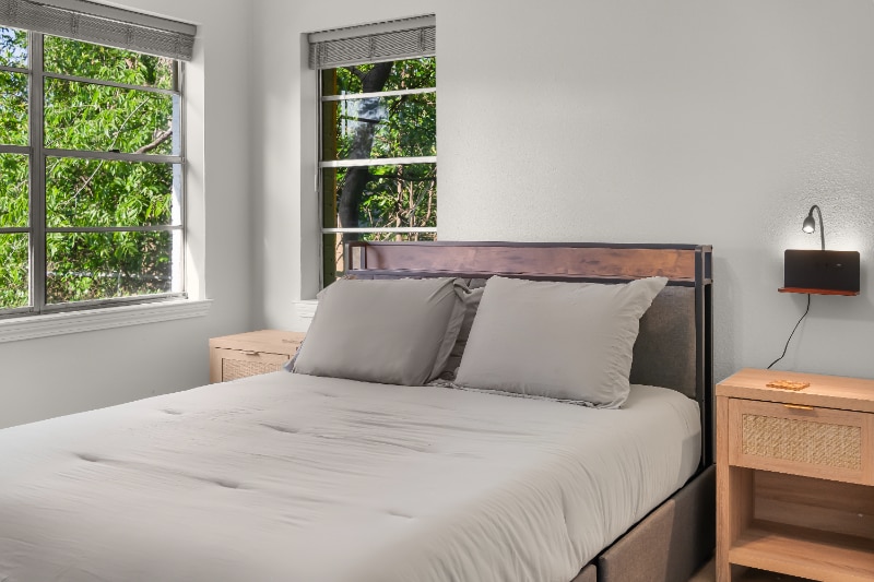 Building Photo - 1528 E Devine St