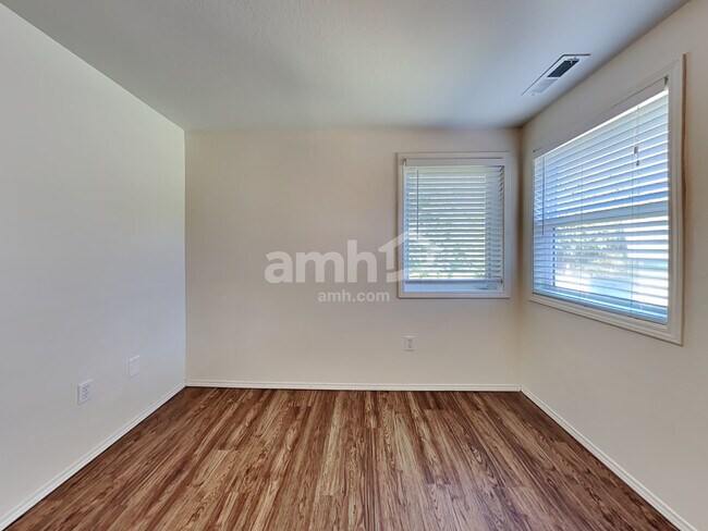 Building Photo - 5521 44th Ct SE