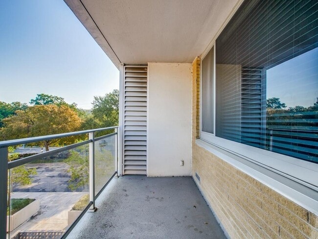 Building Photo - 3883 Turtle Creek Blvd